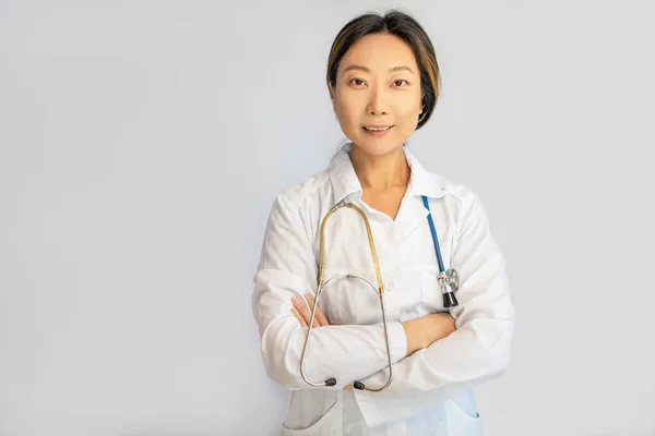 Portrait Asian Doctor Standing White Background Copy Space Reliable Female — 스톡 사진