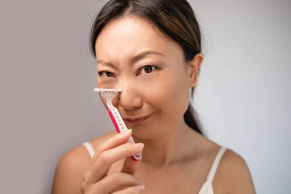 Funny Asian Woman Shaving Her Face Razor White Background Pretty — Stok Foto