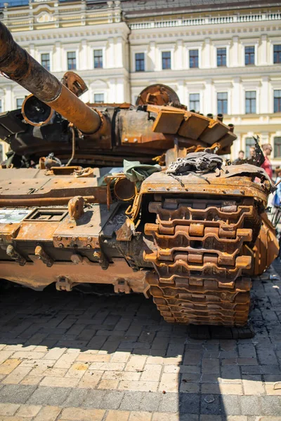 Украина Май 2022 Разбитые Танки Боевая Техника Другая Сожженная Военная — стоковое фото