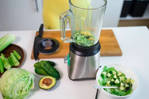 Fit Girl Preparing Green Detox Juice Spinach Celery Home Training — Stock Photo, Image