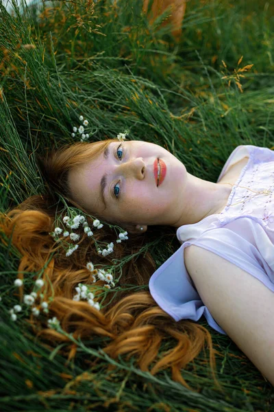 Redhead Portrait Beautiful Young Sexy Red Haired Woman Lying Spring — Stockfoto