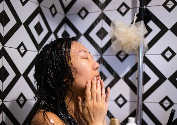 Young Asian Woman Taking Cold Shower Bathroom — 스톡 사진