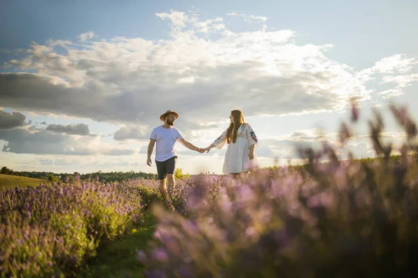 Young Couple Holding Hands Lavender Field Sunset — 스톡 사진