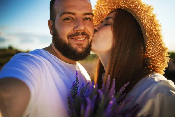 Happy Young Couple Taking Selfie Lavender Field — Φωτογραφία Αρχείου