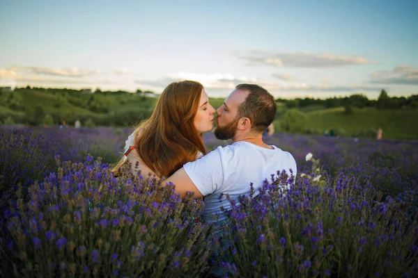 Young Couple Love Hugging Lavender Field Sunset — стоковое фото