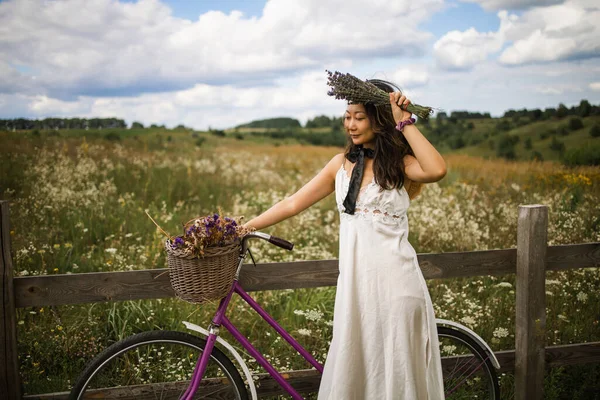 Young Asian Girl Bicycle Walks Lavender Field — Stockfoto