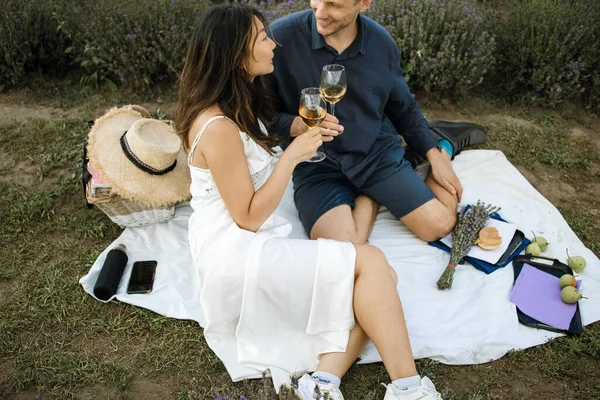 Couple Romantic Picnic French Baguette Lavender Field Vacation Travel Concept — Φωτογραφία Αρχείου