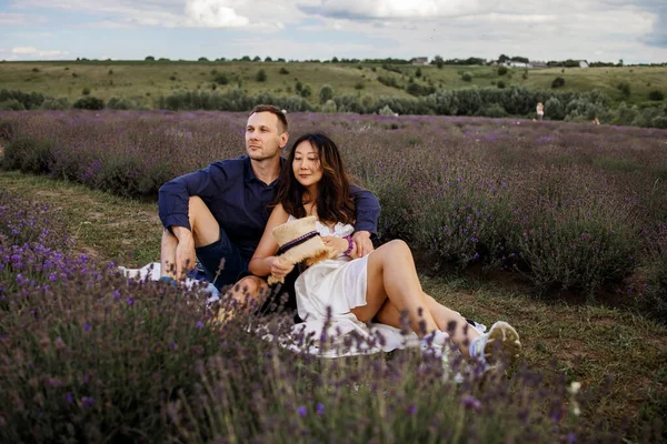 Couple Romantic Picnic French Baguette Lavender Field Vacation Travel Concept — Φωτογραφία Αρχείου