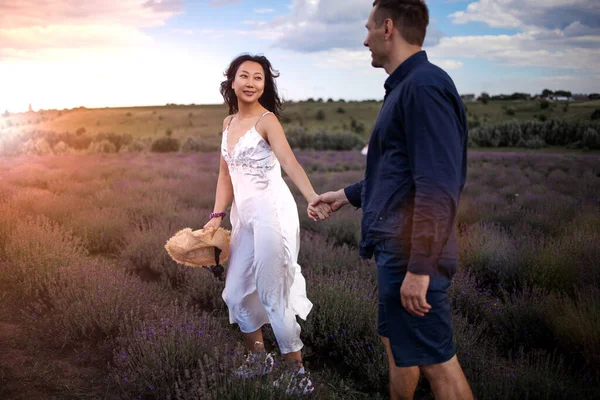 Young Couple Holding Hands Lavender Field Sunset — Stock Photo, Image