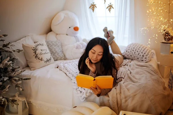 Merry Christmas Happy New Year Asian Teen Girl Notebook Lying — Foto de Stock