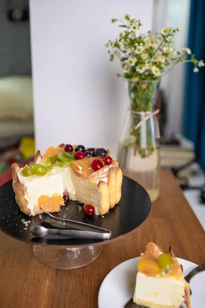 Beautiful Cake Fruits Berries Top Slice Plate Dessert Cake Muffins — Stock fotografie