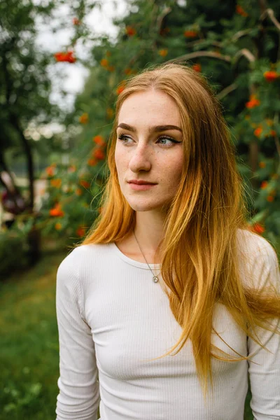Close Portrait Beautiful Red Haired Girl Arrows Eyes Outdoor — Stockfoto