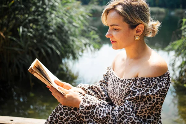 Middle Aged Woman Read Women Novel Old Wooden Bridge Park — Stockfoto