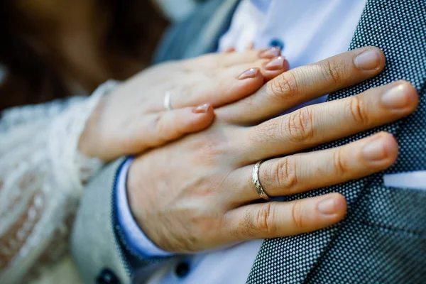 Photo Man Woman Wedding Ring Young Married Couple Holding Hands — Stock Photo, Image