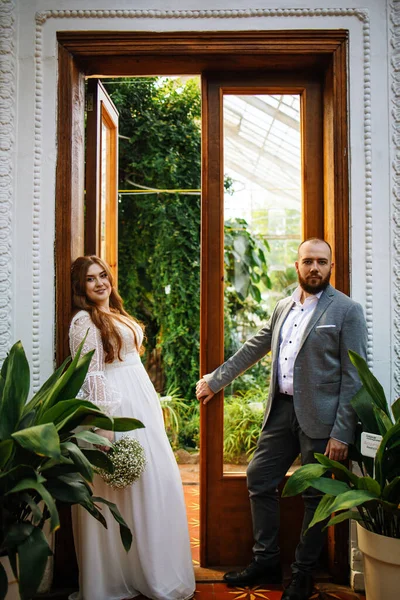 Amazing Smiling Redhead Wedding Couple Pretty Bride Stylish Groom — Stock Photo, Image