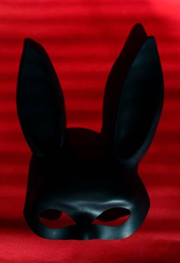 Moda siyah tavşan maskesi. Gosplay, hipster cazibe klübü tarzı. Özel seks oyunları.