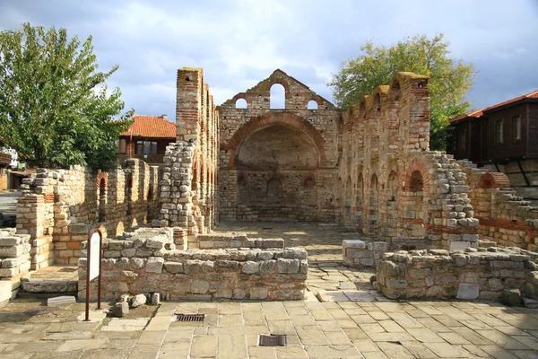 Ancient ruins among greens — Stock Photo, Image