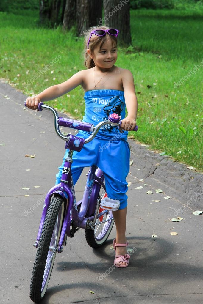 6 years old girl cycle
