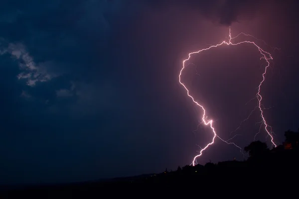 Lightning bolt striking in the sky from clouds — Stock Photo, Image