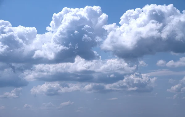 A horizontal shot of bright blue sky with puffy white clouds. — Stock Photo, Image