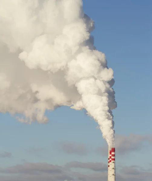 Smokestacks with white steam in the blue sky. — Stock Photo, Image