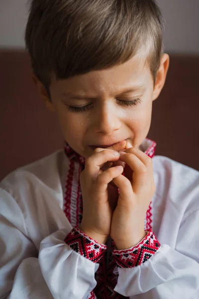 Płacz Dziecka Módl Się Życie Krewnych Ukrainy — Zdjęcie stockowe