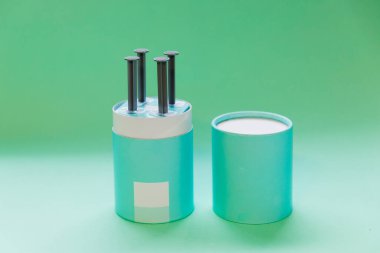 Tiffany mavisi renginde 4 adet tam plastik şırınga.