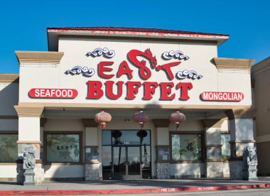 Houston, Teksas ABD 11-12-2021: Doğu Büfesi Houston TX 'in ana girişi. Çin yemeği ve Moğol lokantası..