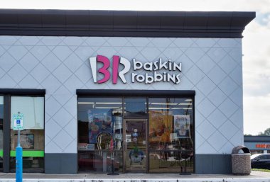 Houston, Teksas ABD 11-12-2021: Houston TX 'teki Baskin Robbins dondurma dükkanı. 1945 'te kurulan Amerikan dondurma ve pasta spesiyalitesi.