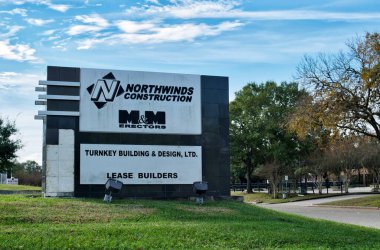 Houston, Teksas ABD 12-05-2021: Houston TX 'te Northwind İnşaat Şirketi tabelası. Kiracı müteahhit firması..