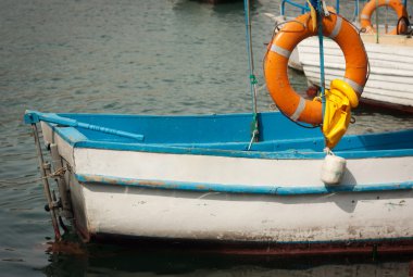 bir yaşam çizgisi ile eski bir tekne