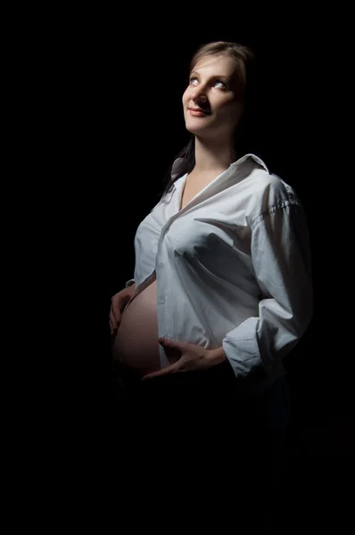 Pregnant woman in the studio — Stockfoto