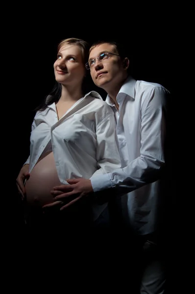 Portrét mladé dvojice čekající na dítě — Stock fotografie