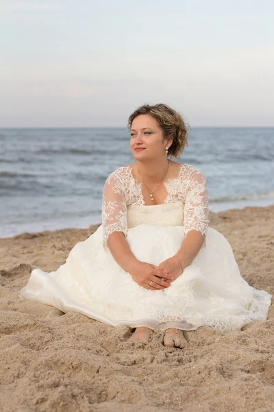 Mariée sur la plage — Photo