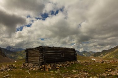 günlük kabin dağlarda