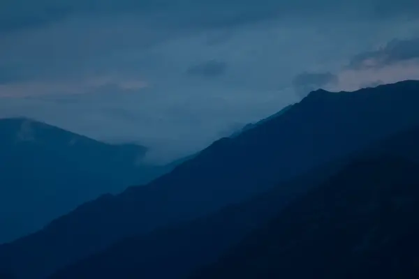 Silhouet van de bergen — Stockfoto