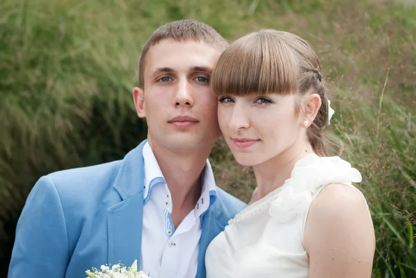 Portrait of a beautiful pair the newlyweds — Stock Photo, Image