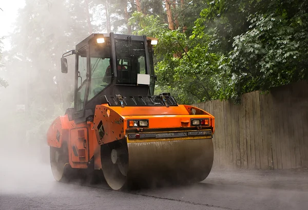 Weg rollen voor asfalt — Stockfoto