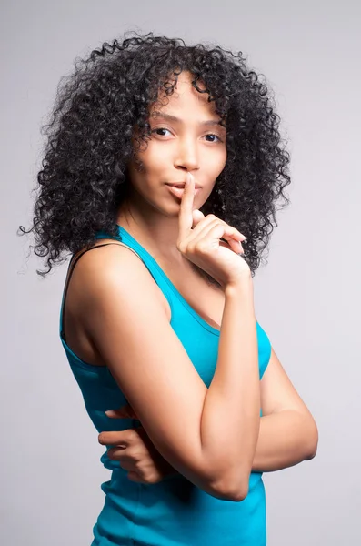 Mulatto girl signalling to be quiet — Stock Photo, Image