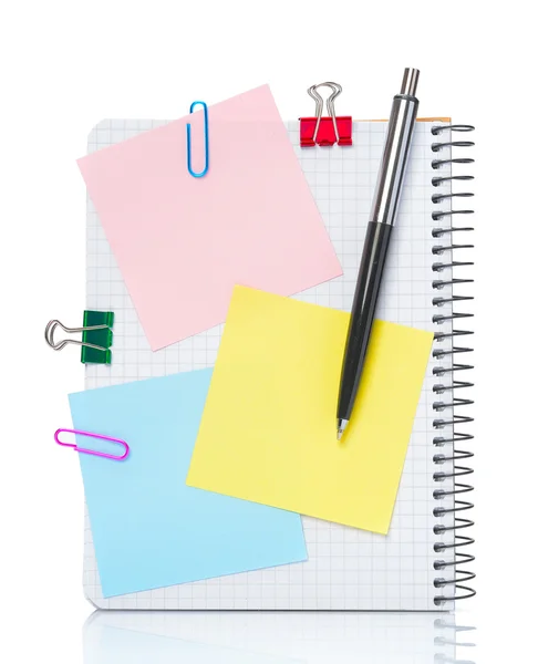 Cuaderno con papel y bolígrafo — Foto de Stock