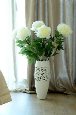 güzel beyaz gül cam aranjman