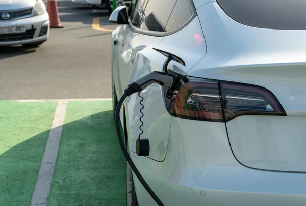 2022 Dubaj Zjednoczone Emiraty Arabskie Tesla Pojazd Elektryczny Wyłącznie Ładowania — Zdjęcie stockowe