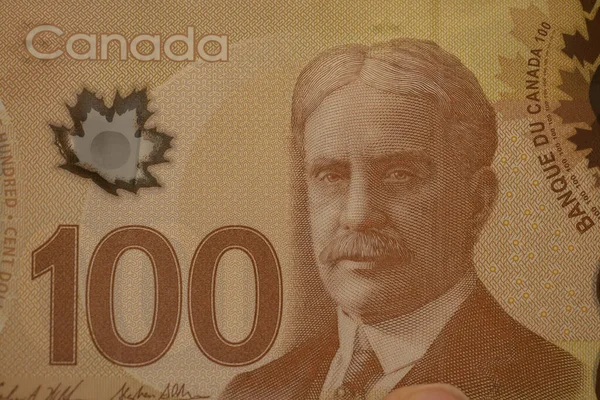 Close Brown Canadian Hundred 100 Dollar Bill Center Macrophotography — Stock Photo, Image