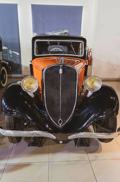 2021年7月31日 阿联酋 1934年意大利菲亚特古典古董车的橙色前端 肖像图 — 图库照片