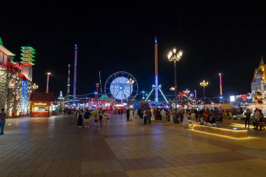 Dubai, Dubai, BAE - 3.22.2022: Dubai 'deki Küresel Köy Eğlence Parkı.