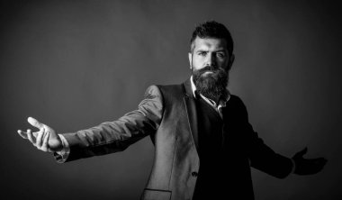 Başarı, zengin, lüks. Zengin bir adam ile bir takım elbise. İş takım elbiseli Genç attractiave adam portresi. Şık zengin berded erkek. Maço beardman.