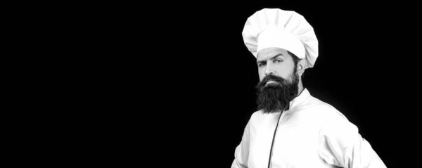 Retrato de um cozinheiro chef sério. Chef, cozinheiros ou padeiro. Chefs masculinos barbudos isolados em preto. Chapéu de cozinha. Cozinheiro sério em uniforme branco, chapéu de chef — Fotografia de Stock