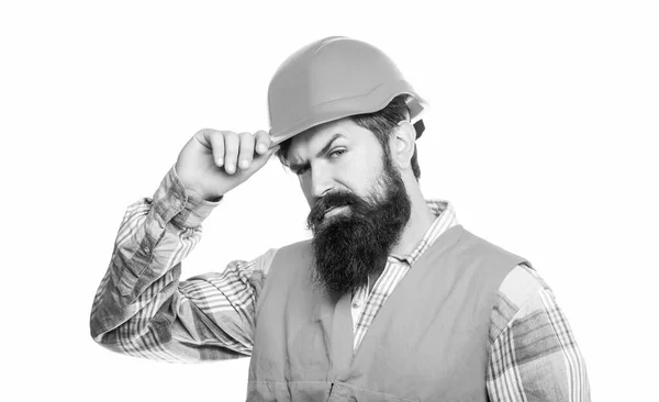 Портрет строителя. рабочий в строительной форме. строители, промышленность. строитель в жесткой шляпе, формейстер или ремонтник в шлеме. бородатый работник в строительстве шлема или каски — стоковое фото