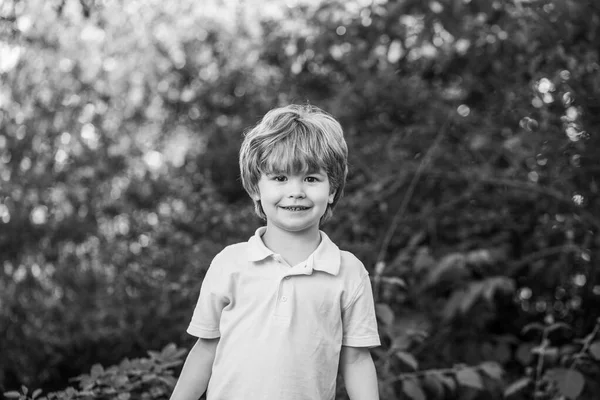 Child outdoors in nature. Happy child. Funny baby boy isolated on a background of green trees. Smiling child boy. Cheerful cheerful kid. Happy children kid boy — Stock Photo, Image