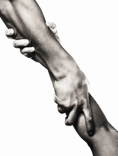 Närbild hjälp hand. Två händer, hjälp en väns arm, lagarbete. Rädda, hjälpa gester eller händer. Svart och vitt — Stockfoto
